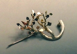 branch with leaves brooch