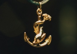 14kt. gold pendant. dolphin and anchor.