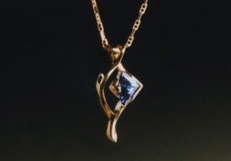 14kt. yellow gold pendant with tanzanite.